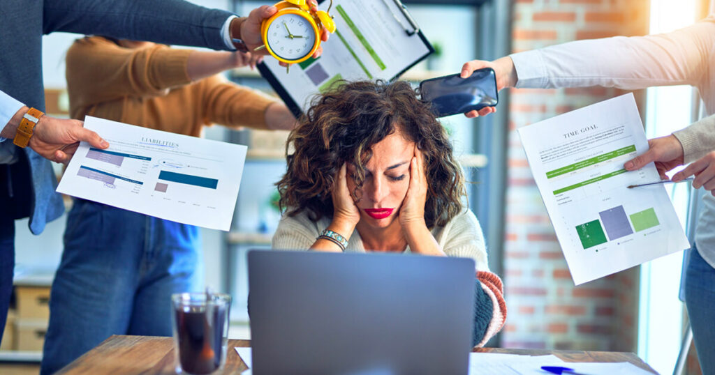 Pénurie et contraintes au bureau